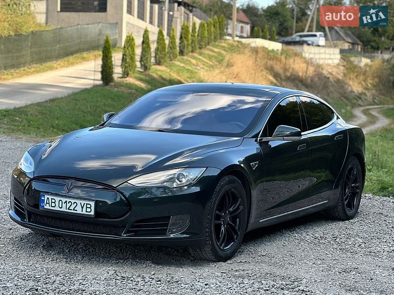 Tesla Model S, фото з оголошення