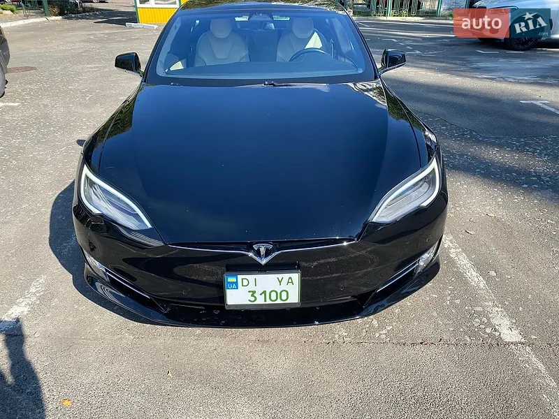 Tesla Model S 2020