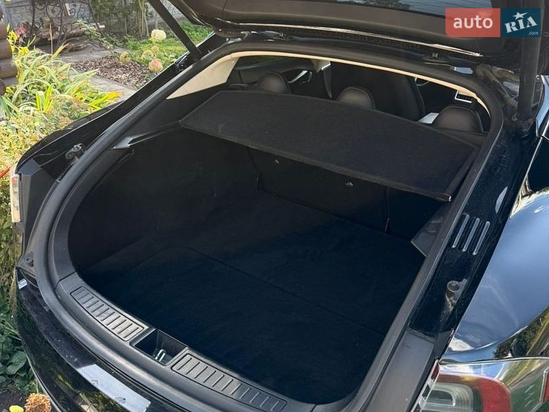 Лифтбек Tesla Model S 2013 в Киеве