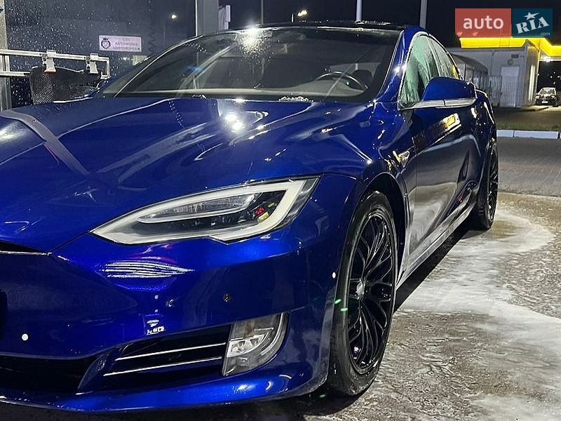 Tesla Model S 2016