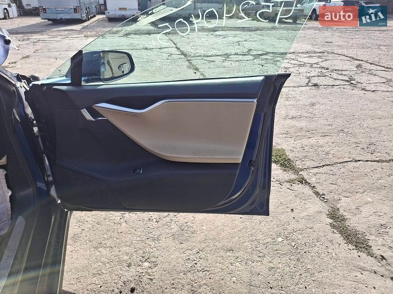 Ліфтбек Tesla Model S 2015 в Миколаєві фото 6 Ліфтбек Tesla Model S 2015 в Миколаєві