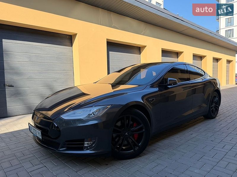Лифтбек Tesla Model S 2015 в Ровно