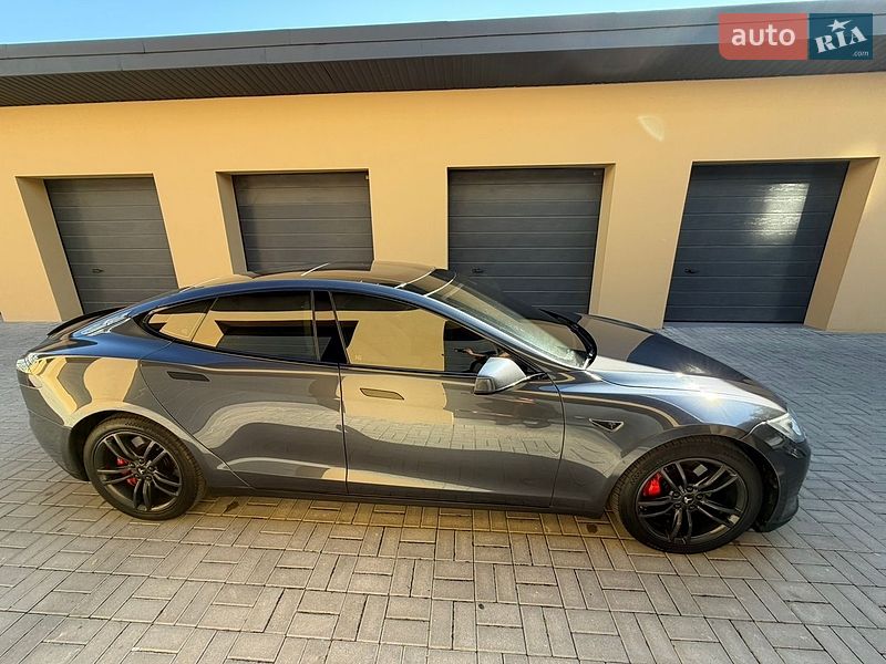 Лифтбек Tesla Model S 2015 в Ровно