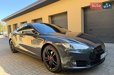 Лифтбек Tesla Model S 2015 в Ровно