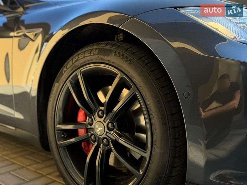 Лифтбек Tesla Model S 2015 в Ровно