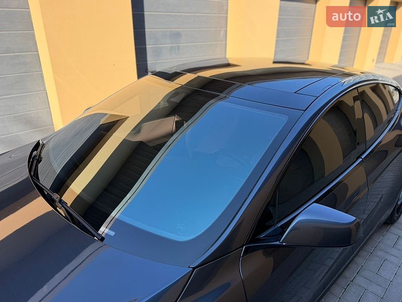 Лифтбек Tesla Model S 2015 в Ровно