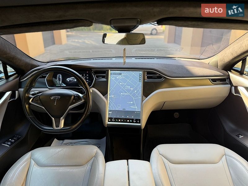 Лифтбек Tesla Model S 2015 в Ровно