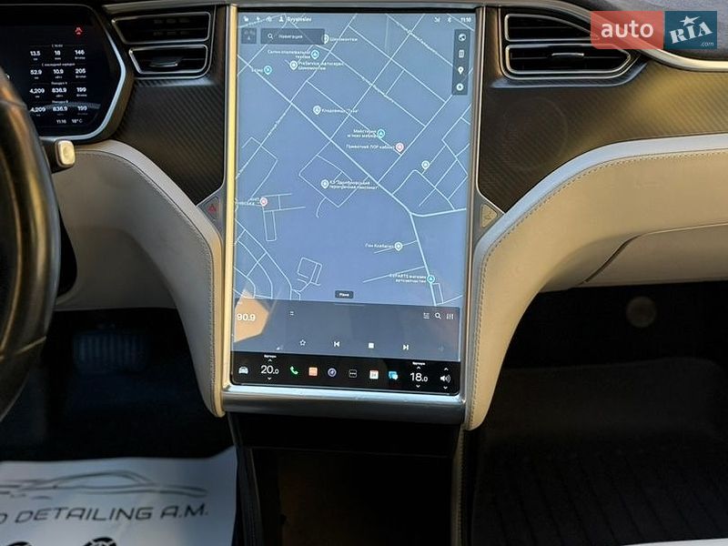 Лифтбек Tesla Model S 2015 в Ровно