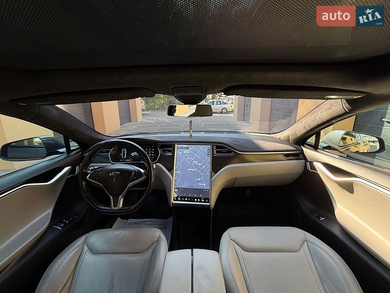 Лифтбек Tesla Model S 2015 в Ровно
