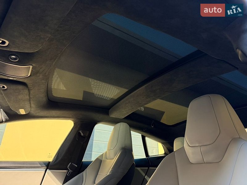 Лифтбек Tesla Model S 2015 в Ровно