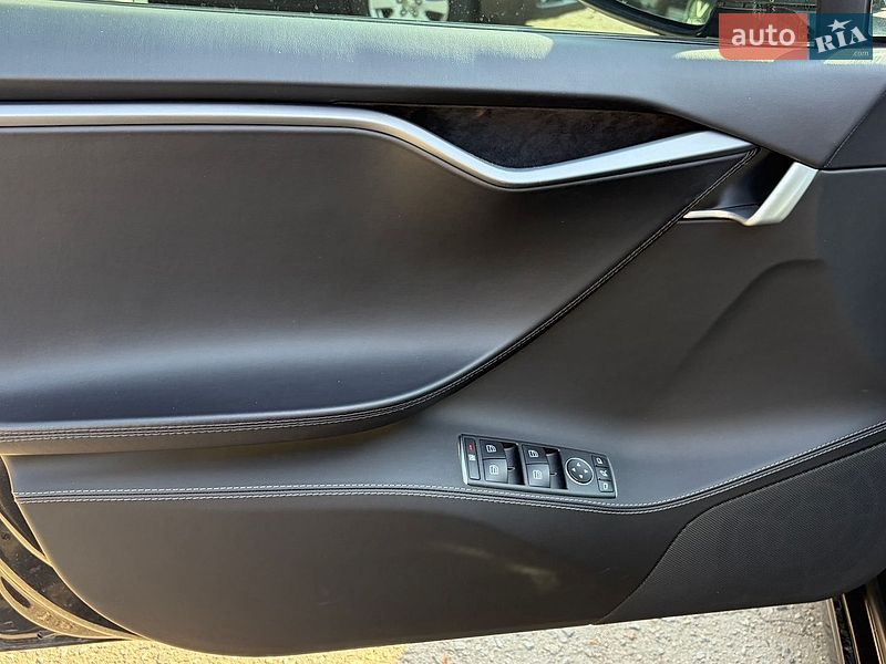 Ліфтбек Tesla Model S 2018 в Полтаві