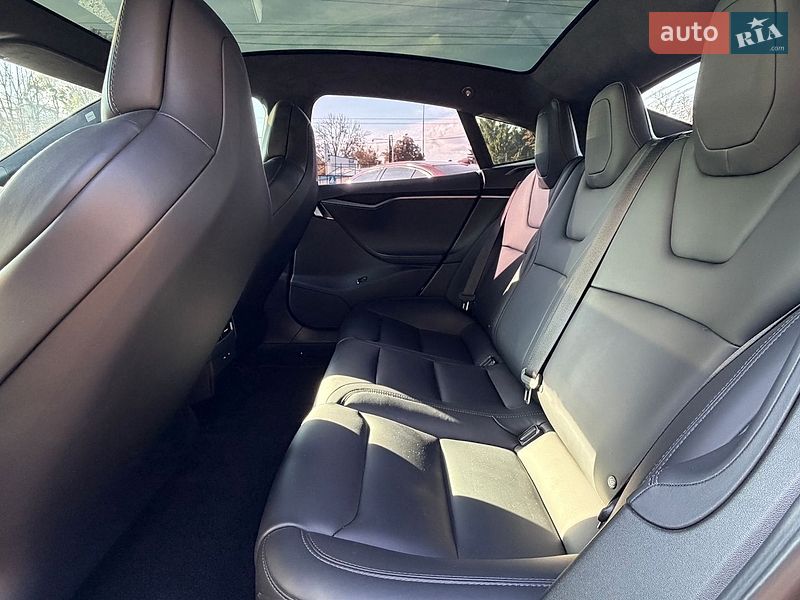 Ліфтбек Tesla Model S 2018 в Полтаві