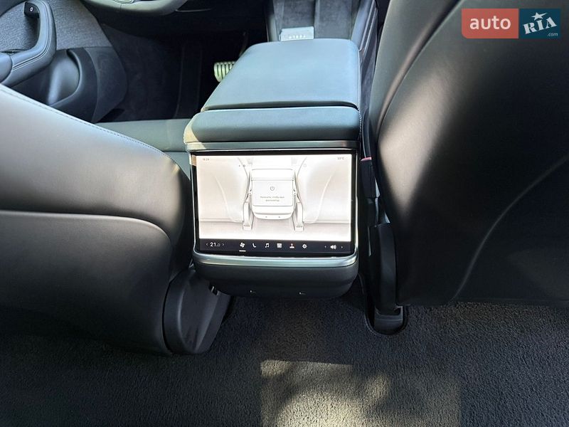 Лифтбек Tesla Model S 2023 в Ровно