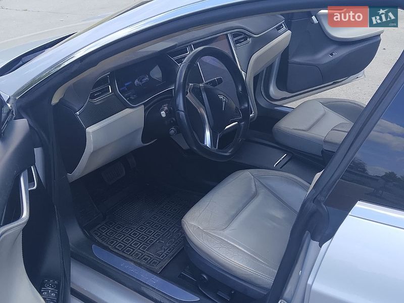 Лифтбек Tesla Model S 2016 в Житомире