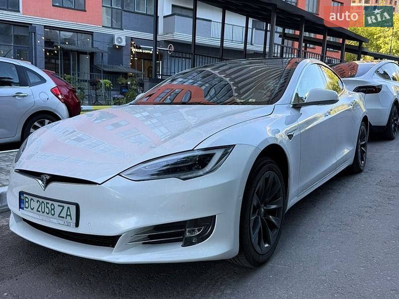 Tesla Model S 2019