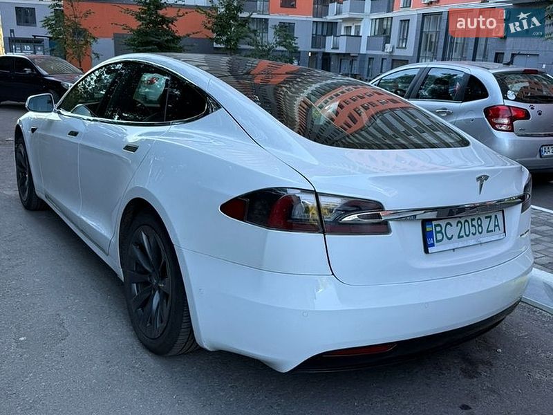Лифтбек Tesla Model S 2019 в Киеве
