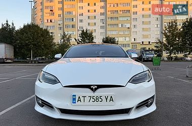Лифтбек Tesla Model S 2017 в Ивано-Франковске