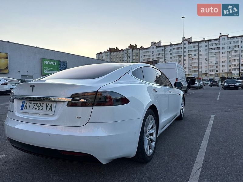 Ліфтбек Tesla Model S 2017 в Івано-Франківську