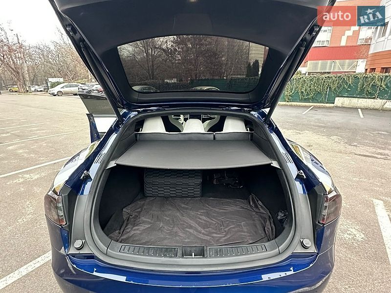 Лифтбек Tesla Model S 2017 в Одессе