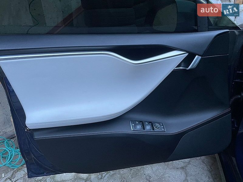 Лифтбек Tesla Model S 2017 в Одессе