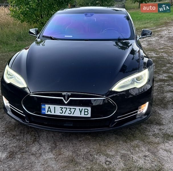 Tesla Model S 2015