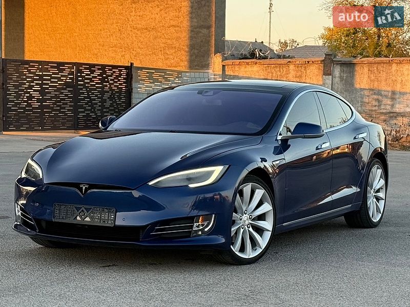 Лифтбек Tesla Model S 2016 в Ровно