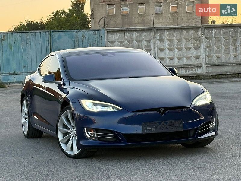 Лифтбек Tesla Model S 2016 в Ровно