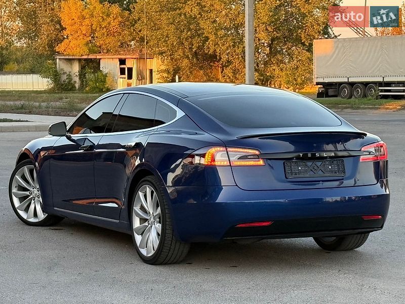 Лифтбек Tesla Model S 2016 в Ровно