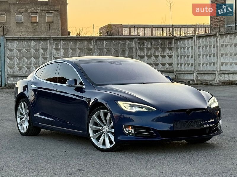 Лифтбек Tesla Model S 2016 в Ровно
