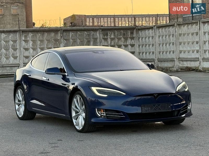 Лифтбек Tesla Model S 2016 в Ровно