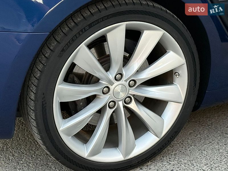 Лифтбек Tesla Model S 2016 в Ровно
