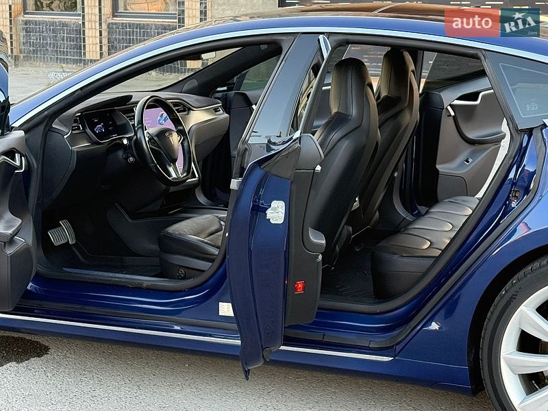 Лифтбек Tesla Model S 2016 в Ровно