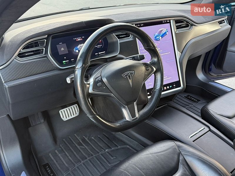 Лифтбек Tesla Model S 2016 в Ровно