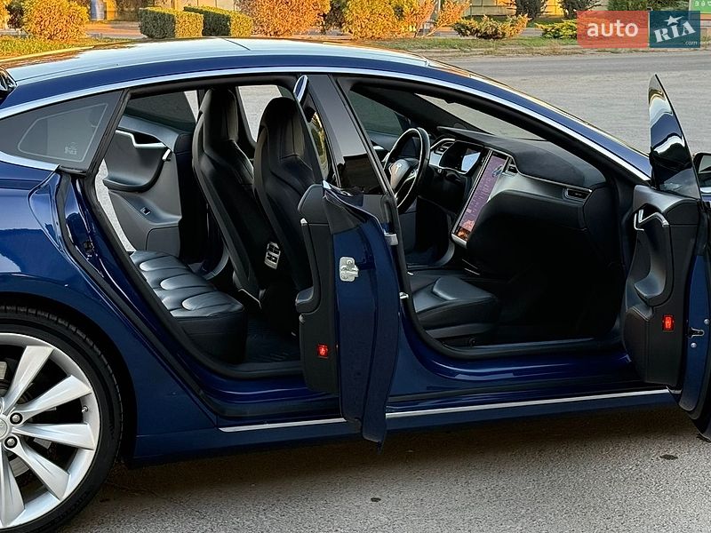 Лифтбек Tesla Model S 2016 в Ровно