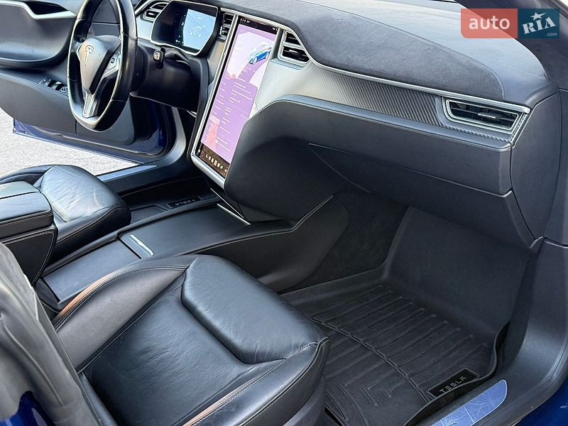 Лифтбек Tesla Model S 2016 в Ровно