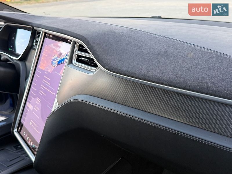 Лифтбек Tesla Model S 2016 в Ровно