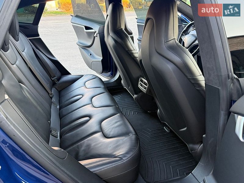 Лифтбек Tesla Model S 2016 в Ровно