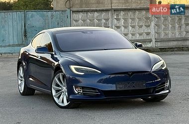 Лифтбек Tesla Model S 2016 в Ровно