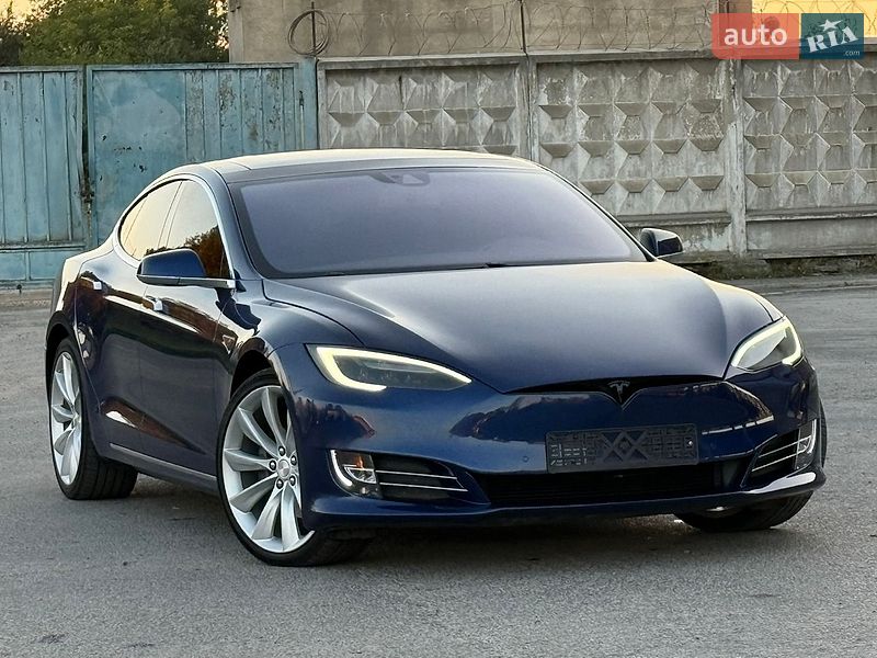 Лифтбек Tesla Model S 2016 в Ровно