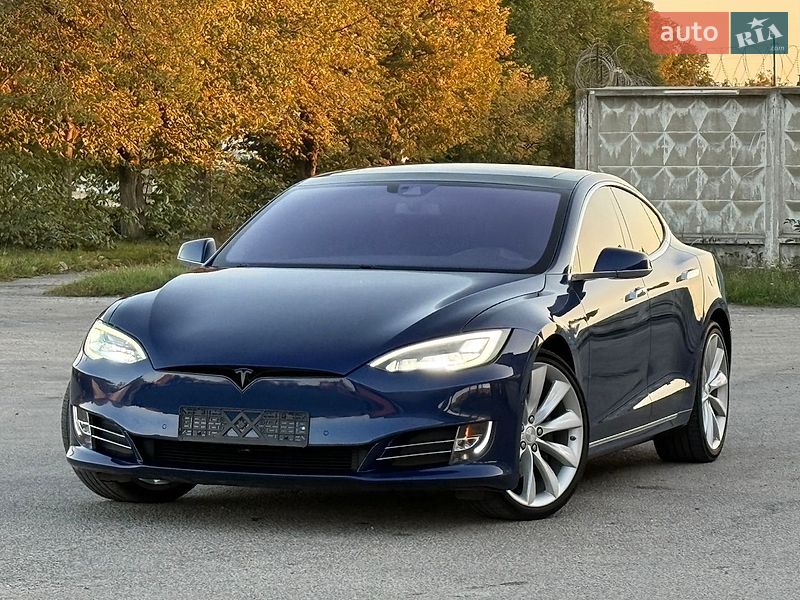 Лифтбек Tesla Model S 2016 в Ровно