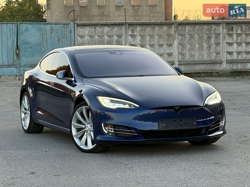 Лифтбек Tesla Model S 2016 в Ровно