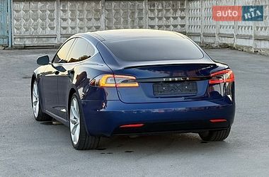 Лифтбек Tesla Model S 2016 в Ровно