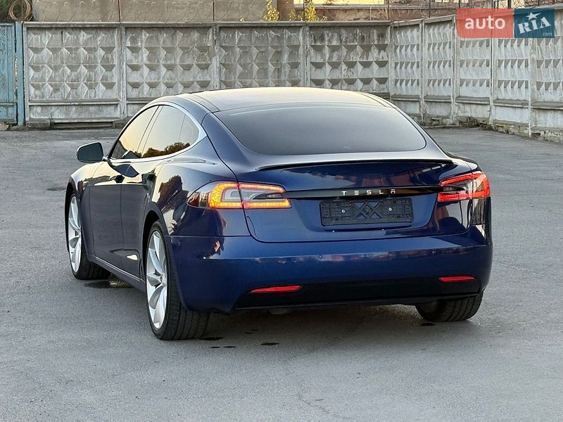 Лифтбек Tesla Model S 2016 в Ровно