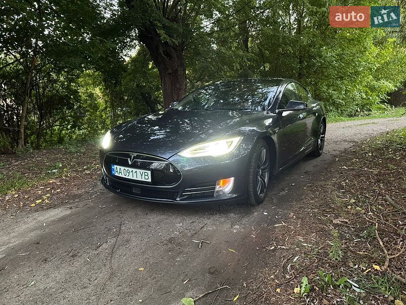 Ліфтбек Tesla Model S 2015 в Києві