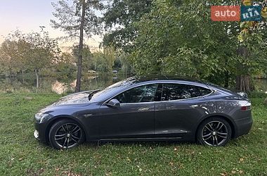 Лифтбек Tesla Model S 2015 в Киеве