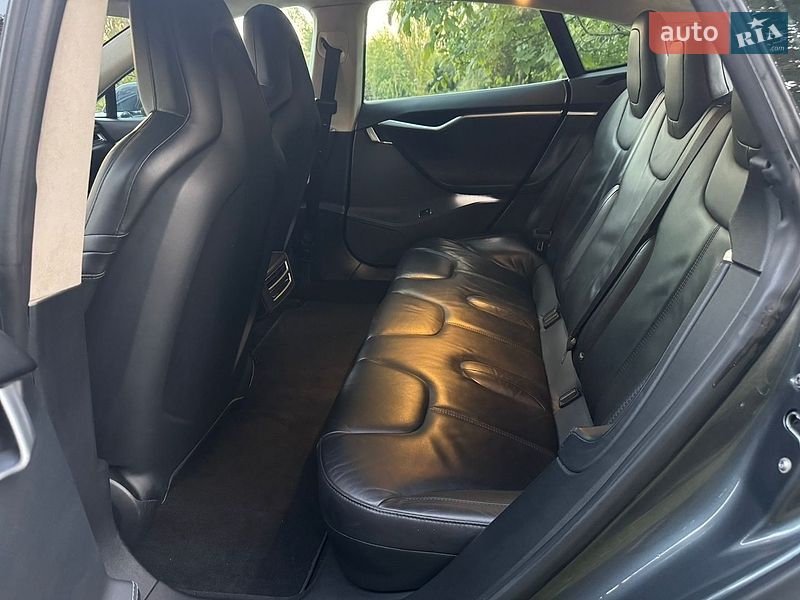 Лифтбек Tesla Model S 2015 в Киеве