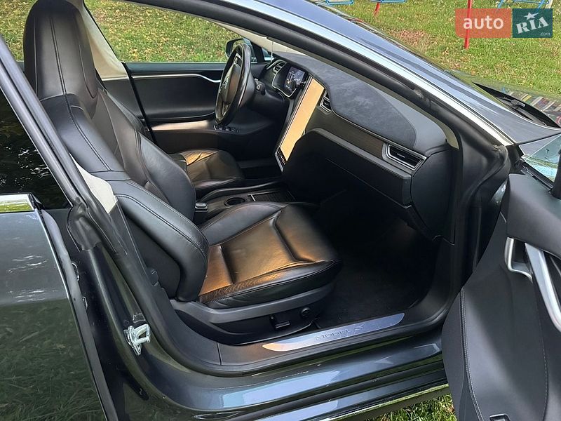 Лифтбек Tesla Model S 2015 в Киеве
