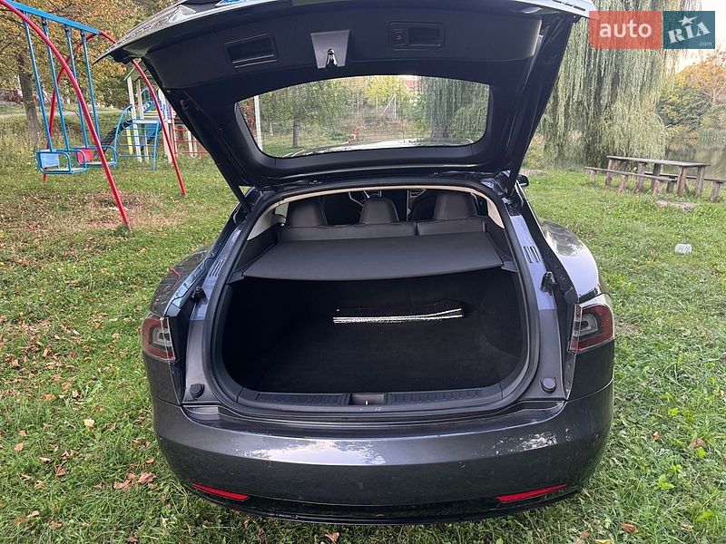 Ліфтбек Tesla Model S 2015 в Києві