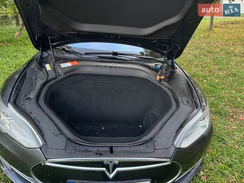 Лифтбек Tesla Model S 2015 в Киеве