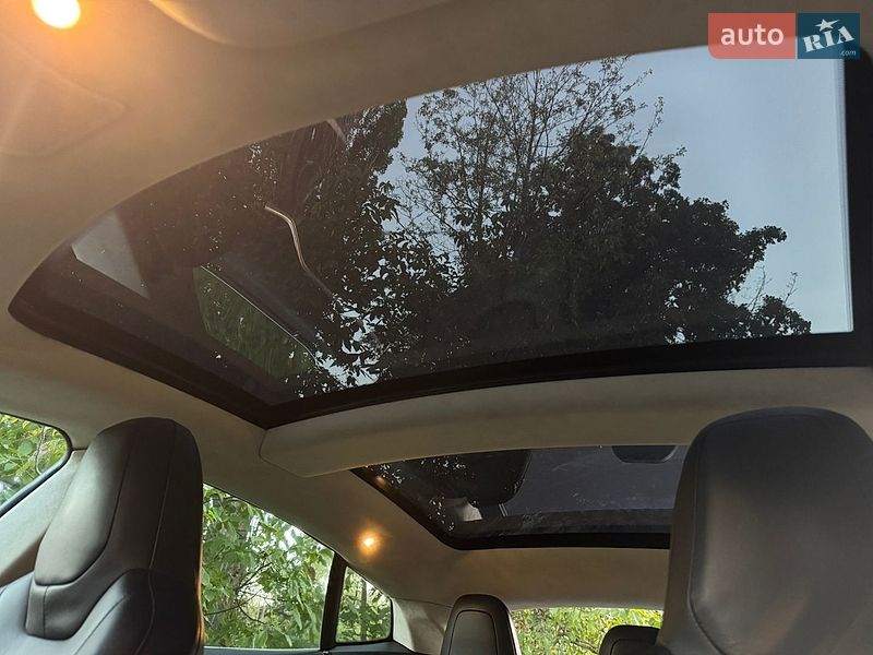 Лифтбек Tesla Model S 2015 в Киеве